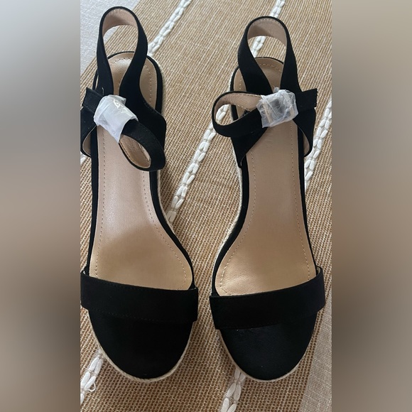 NEW IN BOX Women’s $39.99 Espadrille Wedge Sandals, 9.5 - Picture 4 of 11